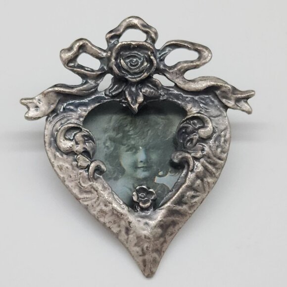 Victorian Style Heart Shaped Silver Brooch With VTG Girl Portrait Rose Details - Picture 1 of 6